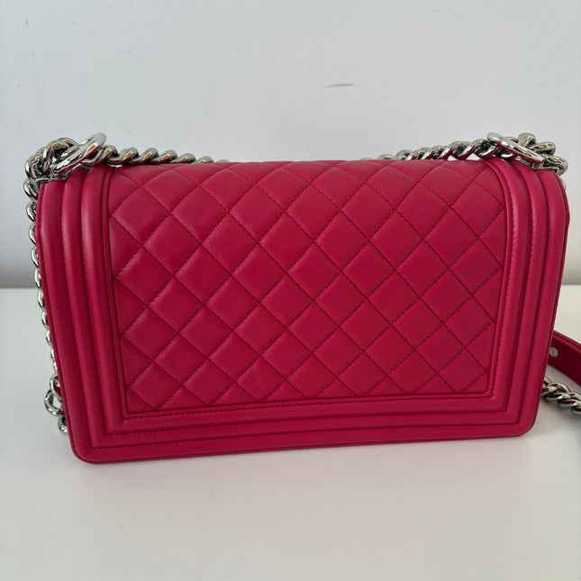 Sac Chanel Boy classique rose fushia