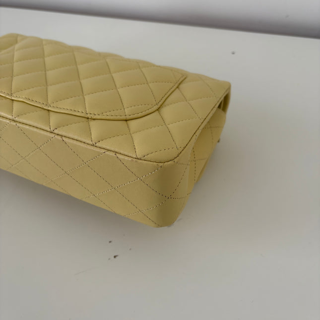 Sac Chanel Timeless jaune pâle 23 cm