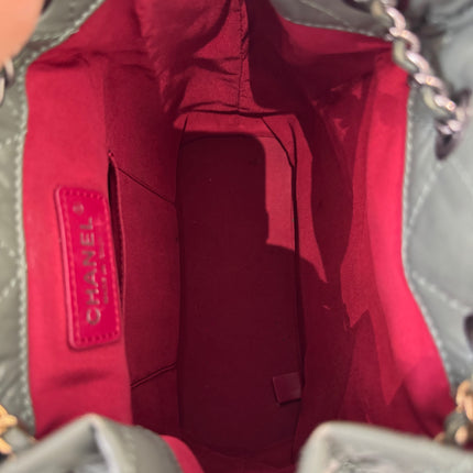 Sac à dos Chanel Gabrielle cuir vert gris