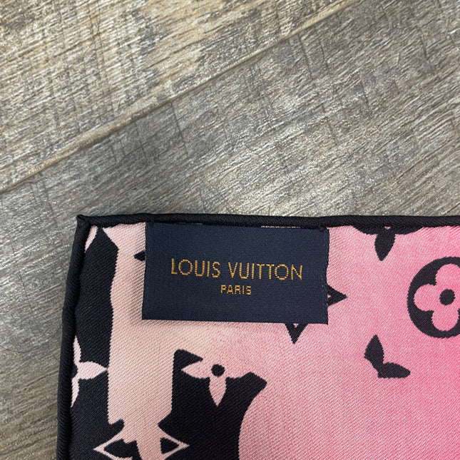 Carré Louis Vuitton en soie 70x70cm