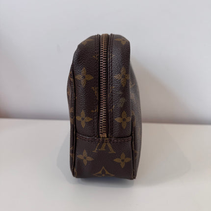 Trousse de toilette Louis Vuitton 23