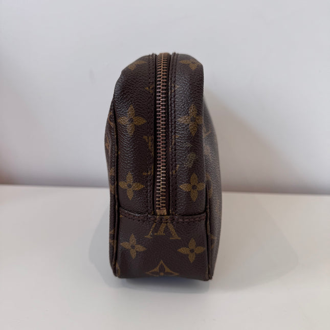 Trousse de toilette Louis Vuitton 23