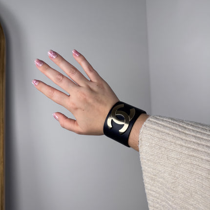 Manchette Chanel Collection Défilé Resort 2018 par Karl Lagerfeld