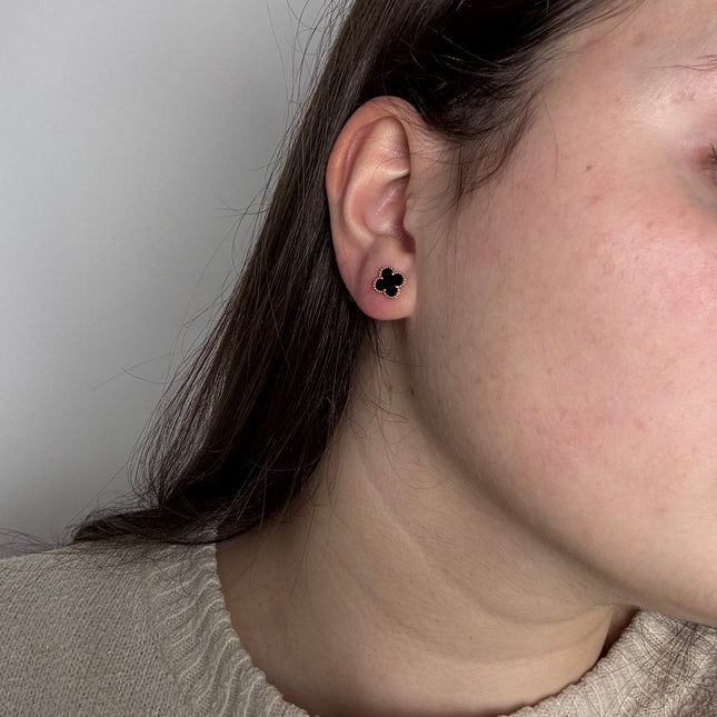 Puces d’oreilles sweet Alhambra Van Cleef & Arpels