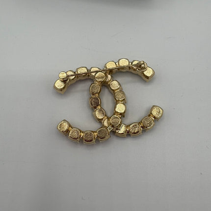 Broche Chanel double C
