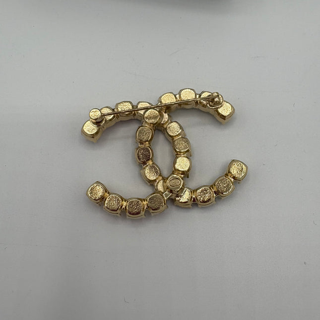 Broche Chanel double C