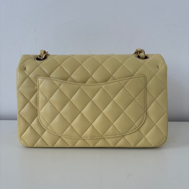 Sac Chanel Timeless jaune pâle 23 cm