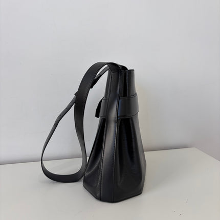 Sac Louis Vuitton Twist Bucket cuir épi noir