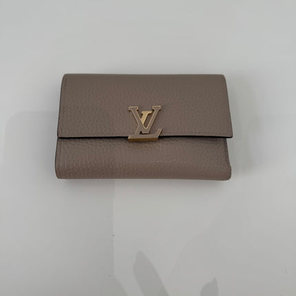 Portefeuille Louis Vuitton Capucines Compact