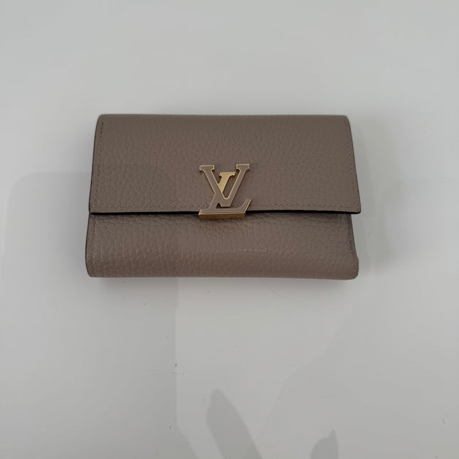 Portefeuille Louis Vuitton Capucines Compact