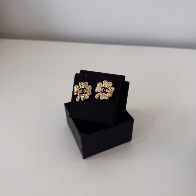 Boucles d’oreilles Chanel Trèfles