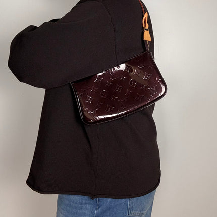 Pochette Accessoires Louis Vuitton Vernis Amarante