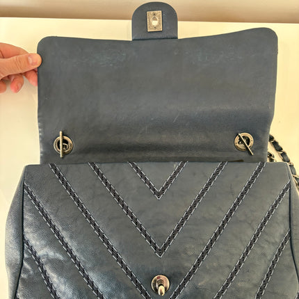 Sac Chanel Timeless chevrons bleus
