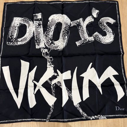Carré Dior Dior’s Victim