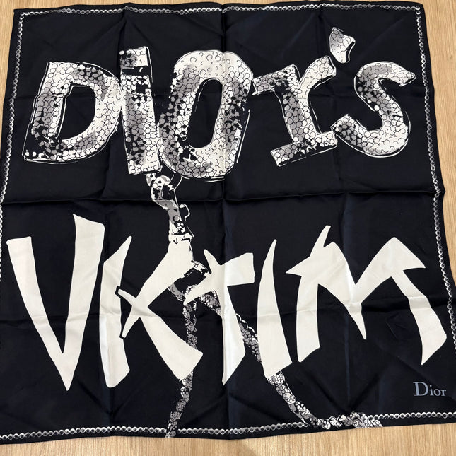 Carré Dior Dior’s Victim