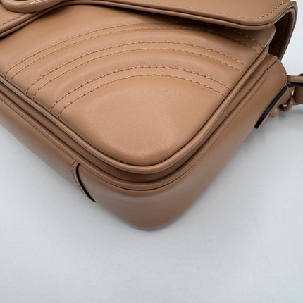Sac Gucci GG Marmont matelassé beige