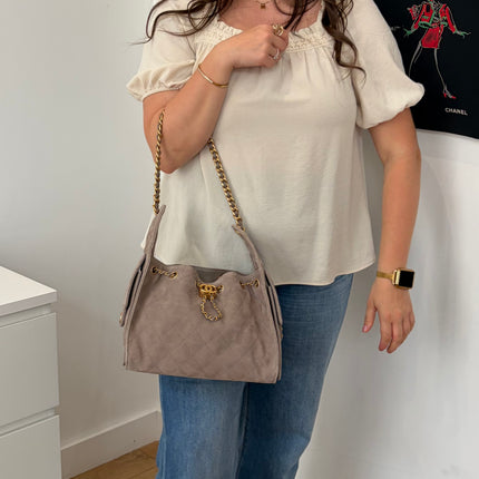 Petit Sac Chanel 25 gris en suede