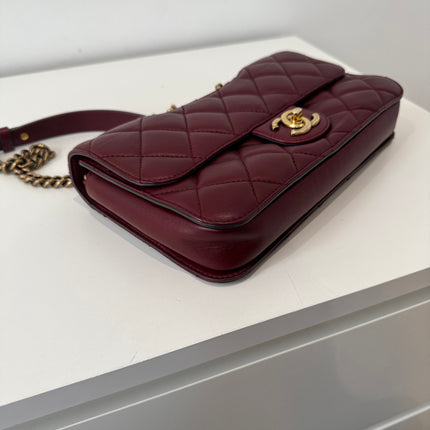 Sac Chanel Perfect Edge bordeaux épaule