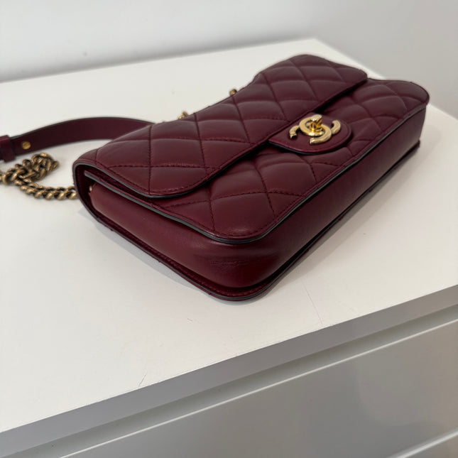 Sac Chanel Perfect Edge bordeaux épaule