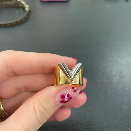 Bague Essential V bicolore Louis Vuitton T52