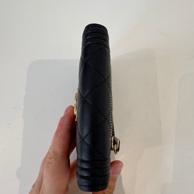 Petit portefeuille Chanel à rabat Boy noir