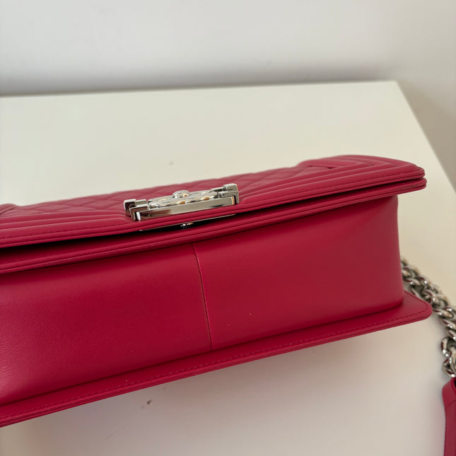 Sac Chanel Boy classique rose fushia