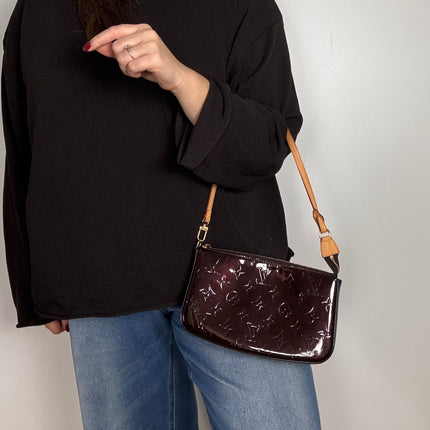 Pochette Accessoires Louis Vuitton Vernis Amarante