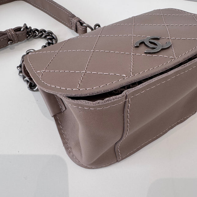 Sac Chanel demie lune marron glacé