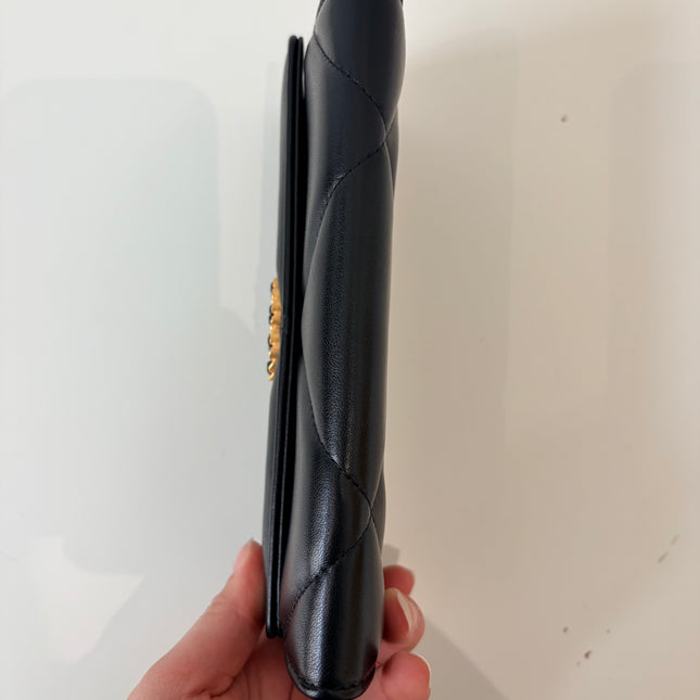 Portefeuille Chanel long à rabat 19