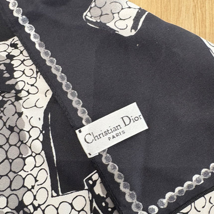 Carré Dior Dior’s Victim