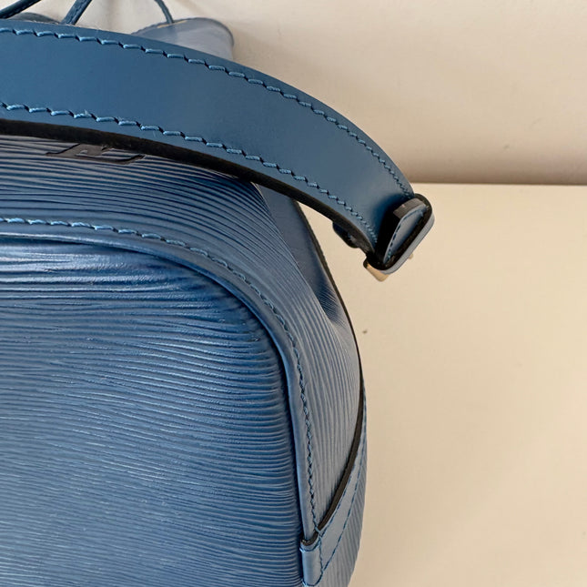 Sac Louis Vuitton PM Noé cuir épi bleu