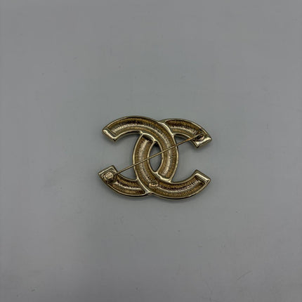 Broche Chanel double C