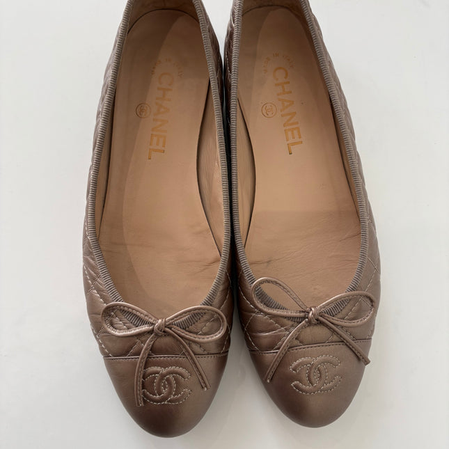 Ballerines Chanel matelassées T39