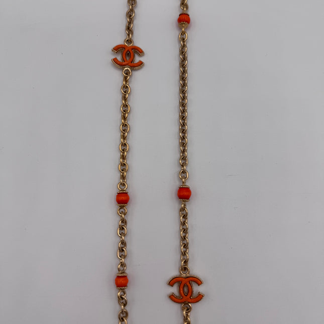 Sautoir Chanel double C doré et orange