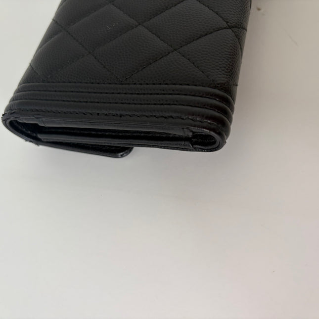Portefeuille Chanel Boy à rabat