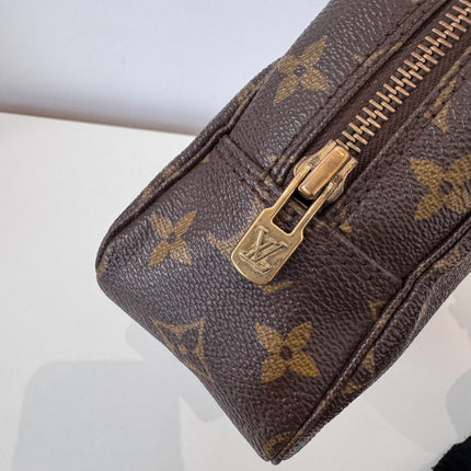 Trousse de toilette Louis Vuitton 23