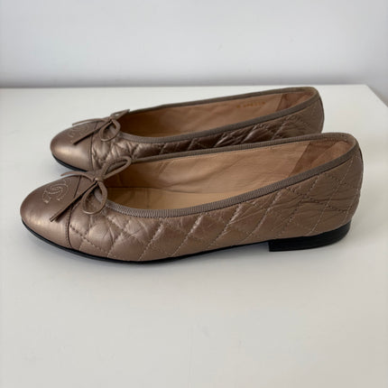 Ballerines Chanel matelassées T39