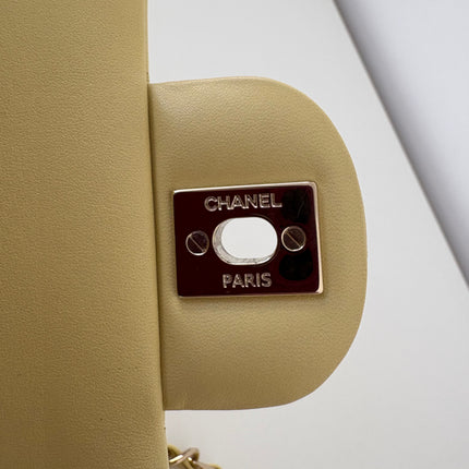 Sac Chanel Timeless jaune pâle 23 cm