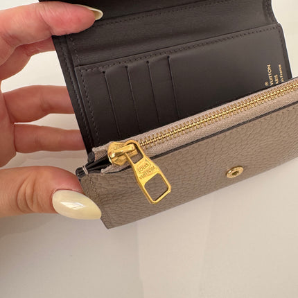 Portefeuille Louis Vuitton Capucines Compact