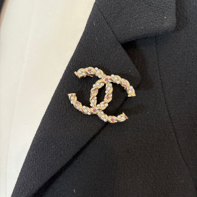 Broche Chanel CC