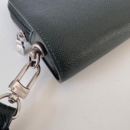 Pochette Louis Vuitton Baikal Taïga Vert foncé