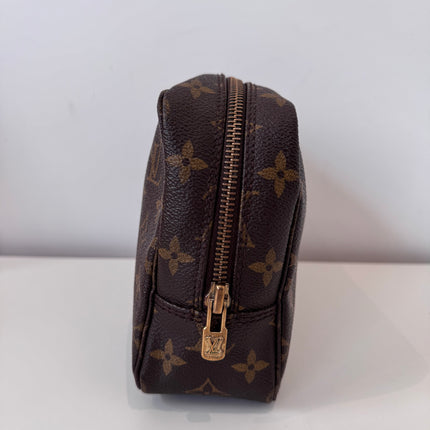 Trousse de toilette Louis Vuitton 23