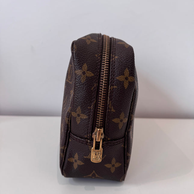 Trousse de toilette Louis Vuitton 23