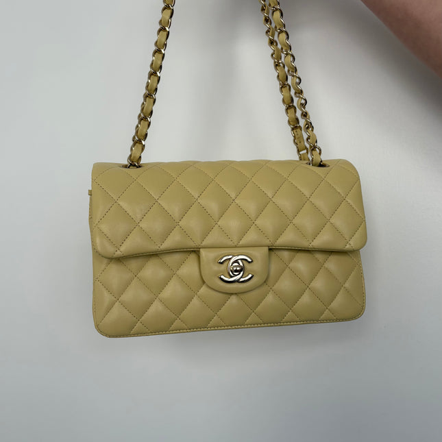 Sac Chanel Timeless jaune pâle 23 cm