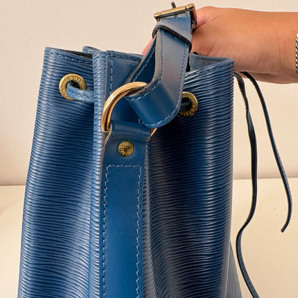 Sac Louis Vuitton PM Noé cuir épi bleu