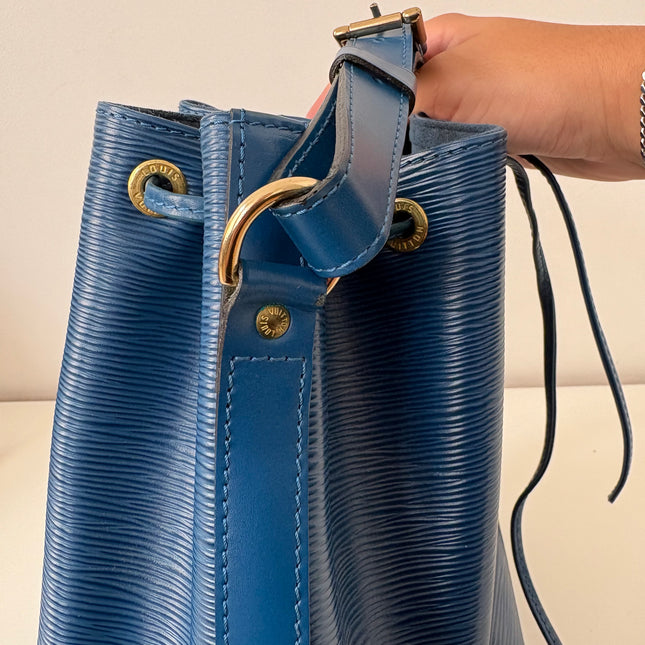 Sac Louis Vuitton PM Noé cuir épi bleu