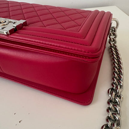 Sac Chanel Boy classique rose fushia