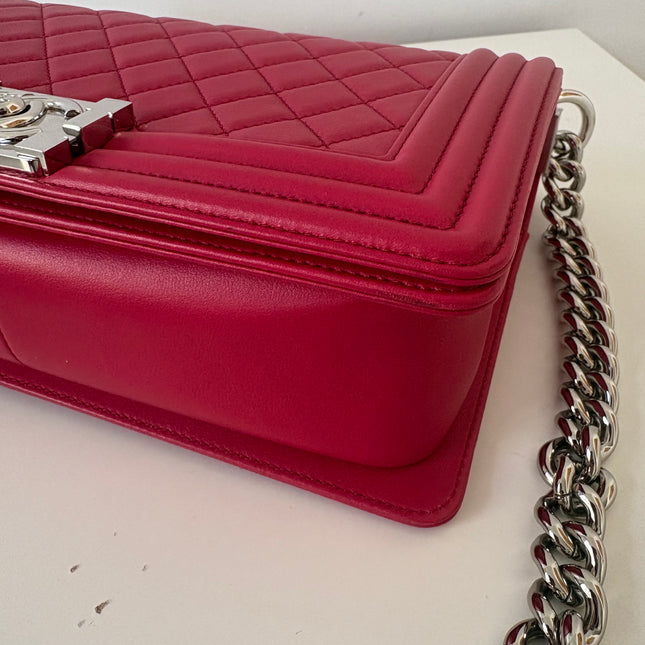 Sac Chanel Boy classique rose fushia