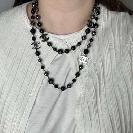 Sautoir Chanel perles noires