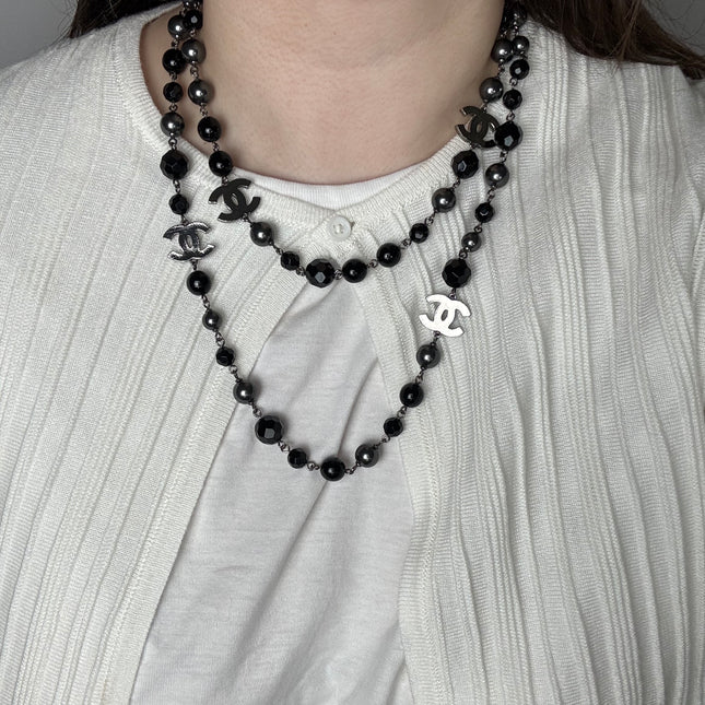 Sautoir Chanel perles noires